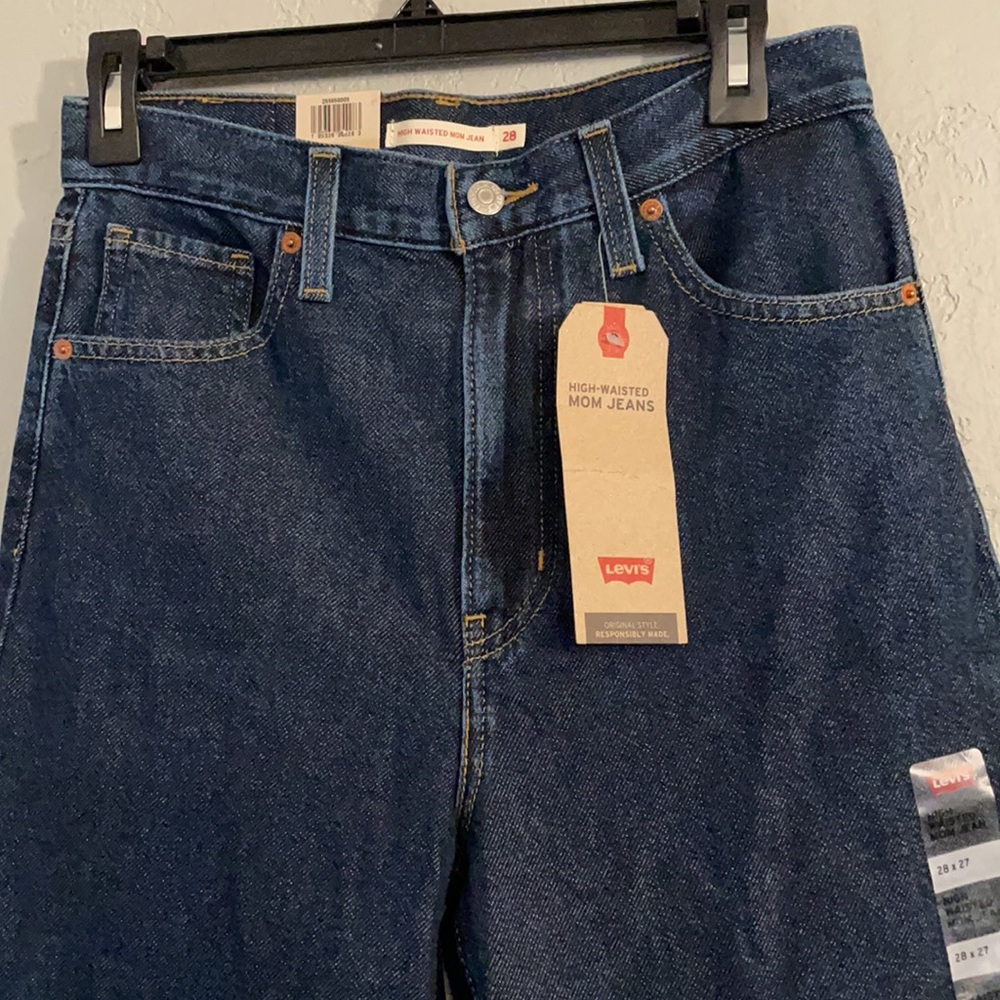 NWT Levi’s High Rise Mom Jean Size 28 - Picture 2 of 8